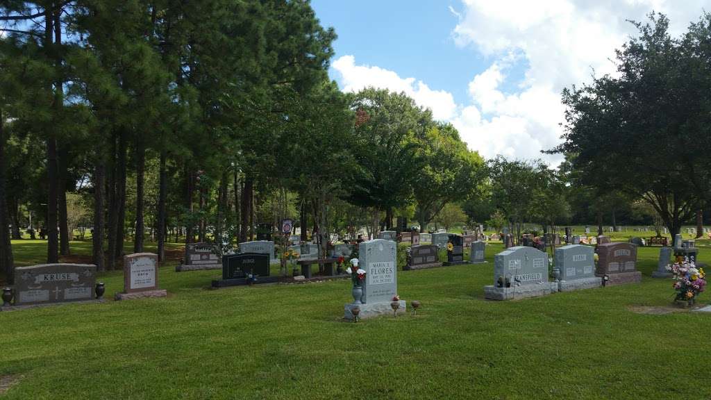 Mt Olivet Catholic Cemetery | 7801 Gulf Fwy, Dickinson, TX 77539, USA | Phone: (281) 337-1641