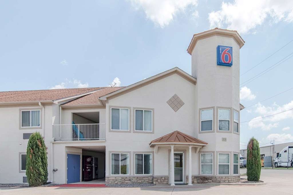 Motel 6 Hutchins TX | 110 South, I-45, Hutchins, TX 75141, USA | Phone: (972) 225-8088