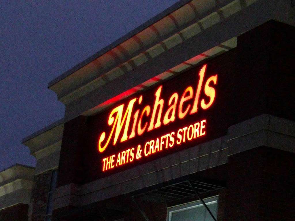 Michaels | 695 Main St, Brookfield, WI 53005, USA | Phone: (262) 786-2452