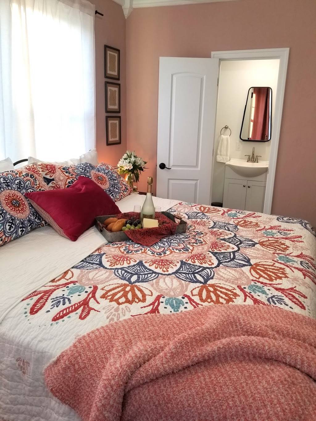 The Kenwood Gables Bed & Breakfast | 2801 7th Ave N, St. Petersburg, FL 33713 | Phone: (727) 289-1199