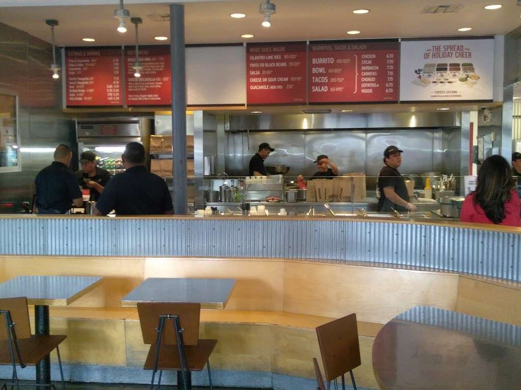 Chipotle Mexican Grill | 22379 El Toro Rd, Lake Forest, CA 92630, USA | Phone: (949) 830-9091
