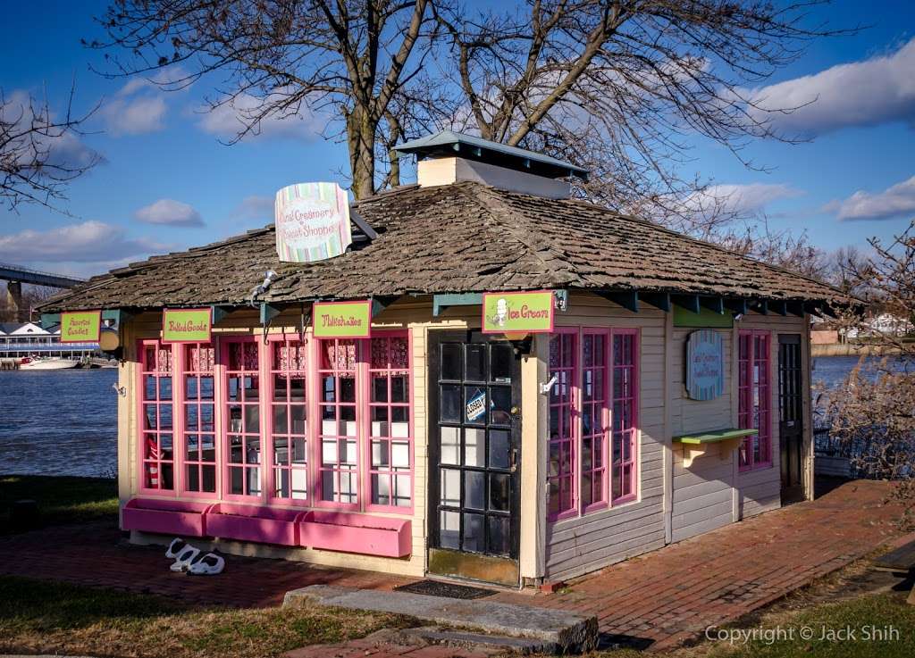 Canal Creamery and Sweet Shoppe | 1-11 Bohemia Ave, Chesapeake City, MD 21915, USA | Phone: (410) 885-2209