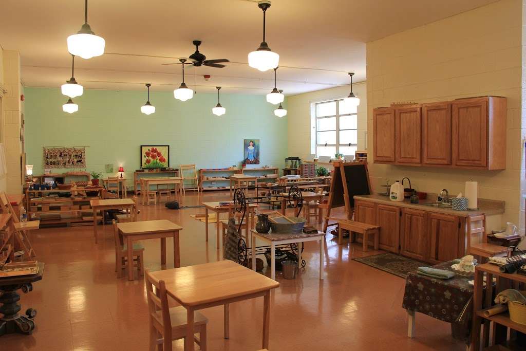 Chicago Montessori | 1713 W Cullom Ave, Chicago, IL 60613, USA | Phone: (773) 525-4358