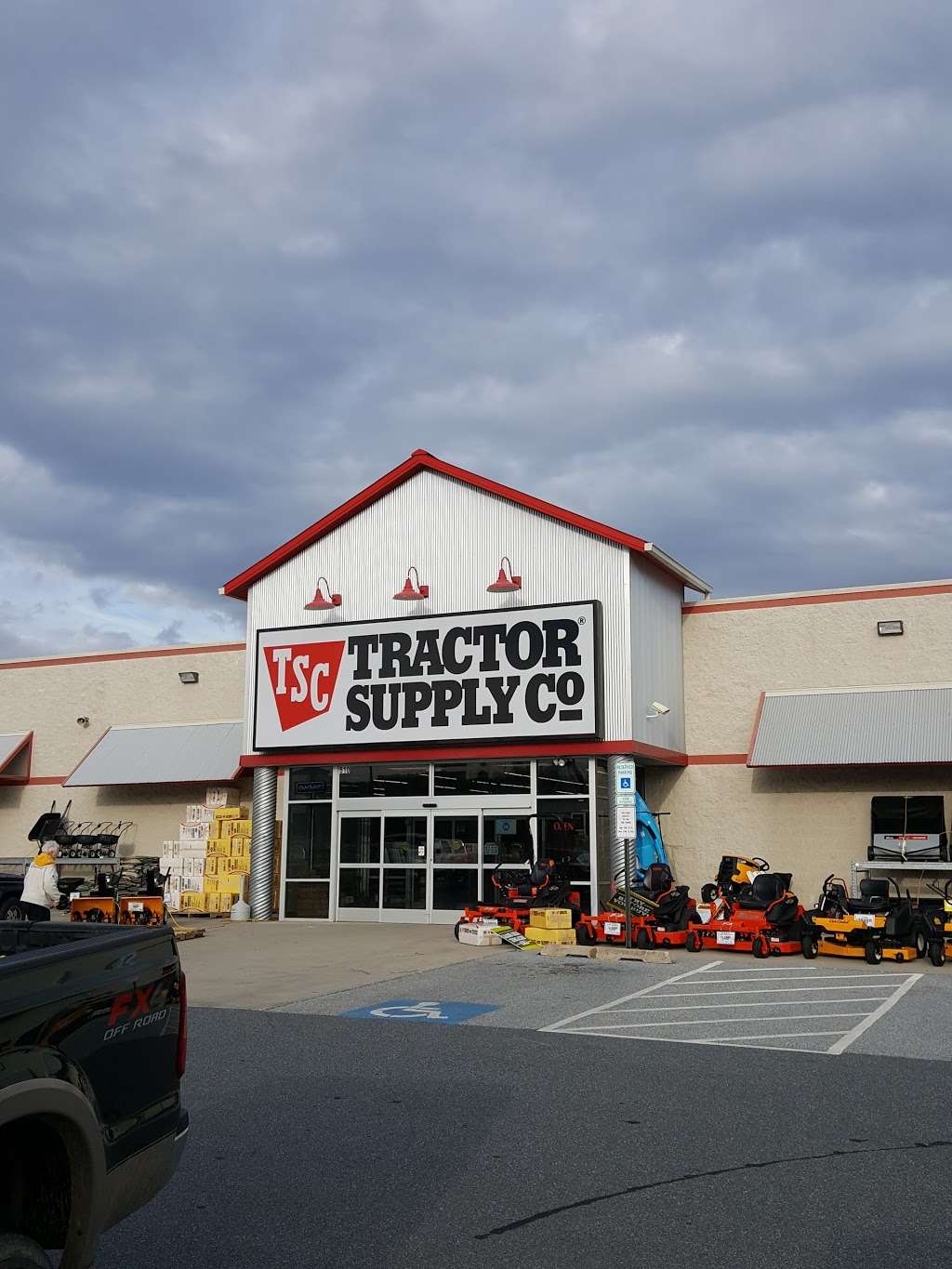 Tractor Supply Co. | 510 Renaissance Dr, New Freedom, PA 17349, USA | Phone: (717) 235-8791