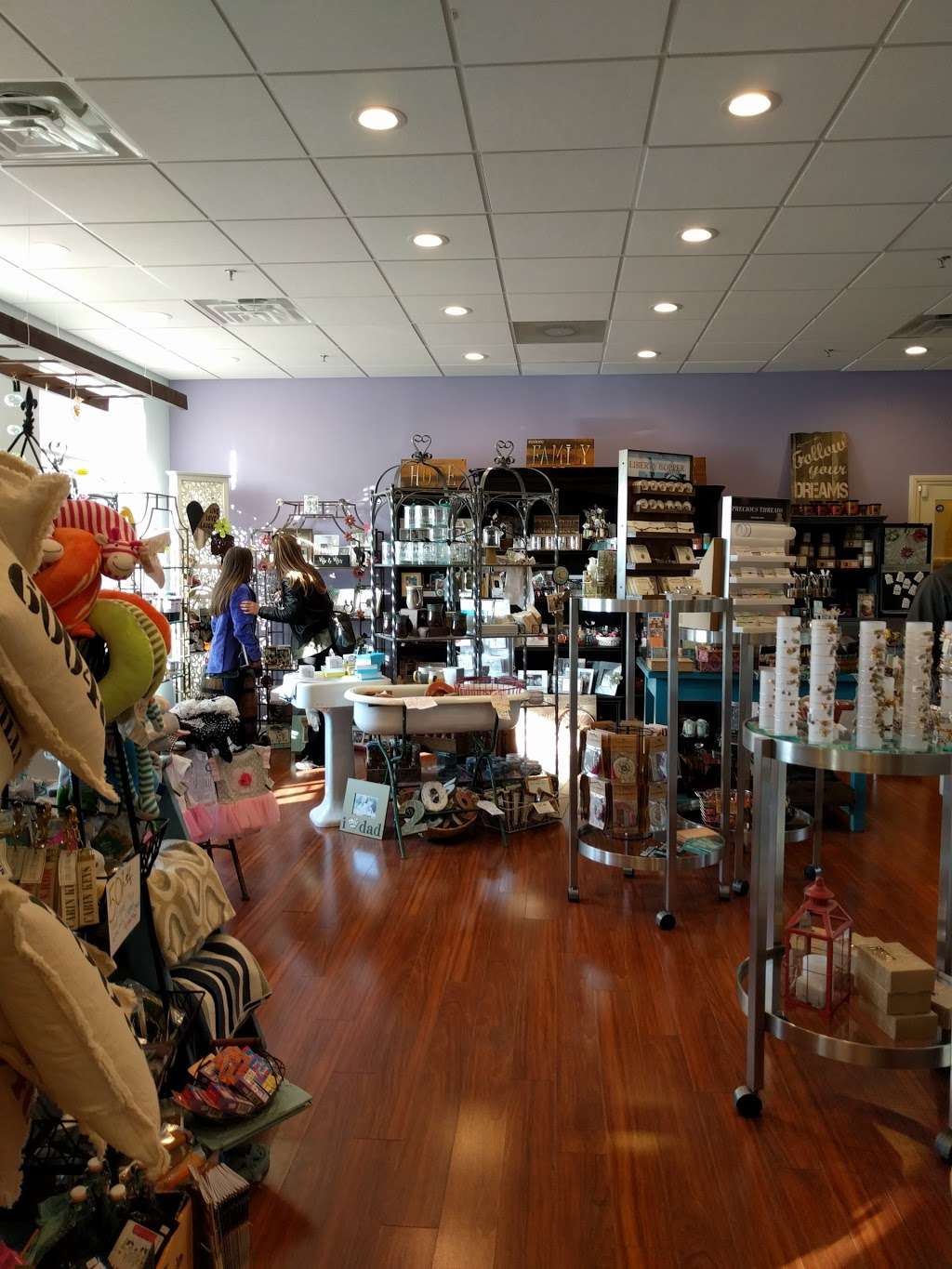 Bonnies Chic Boutique | 34121 Co Hwy 45, Grayslake, IL 60030, USA | Phone: (847) 752-8429