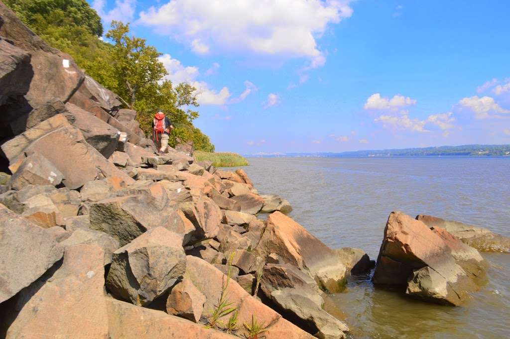 Giant Stairs Palisades | Shore Trail, Closter, NY 07624, USA | Phone: (201) 750-0465