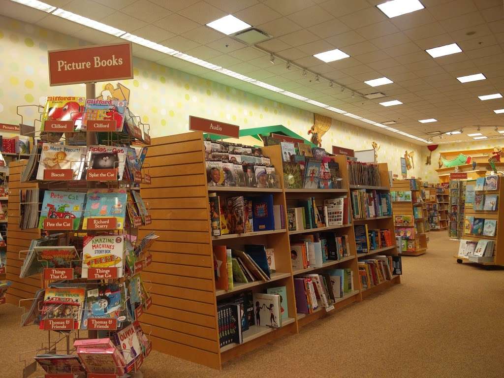 Barnes & Noble | 5183 E Montclair Plaza Ln, Montclair, CA 91763, USA | Phone: (909) 399-1966