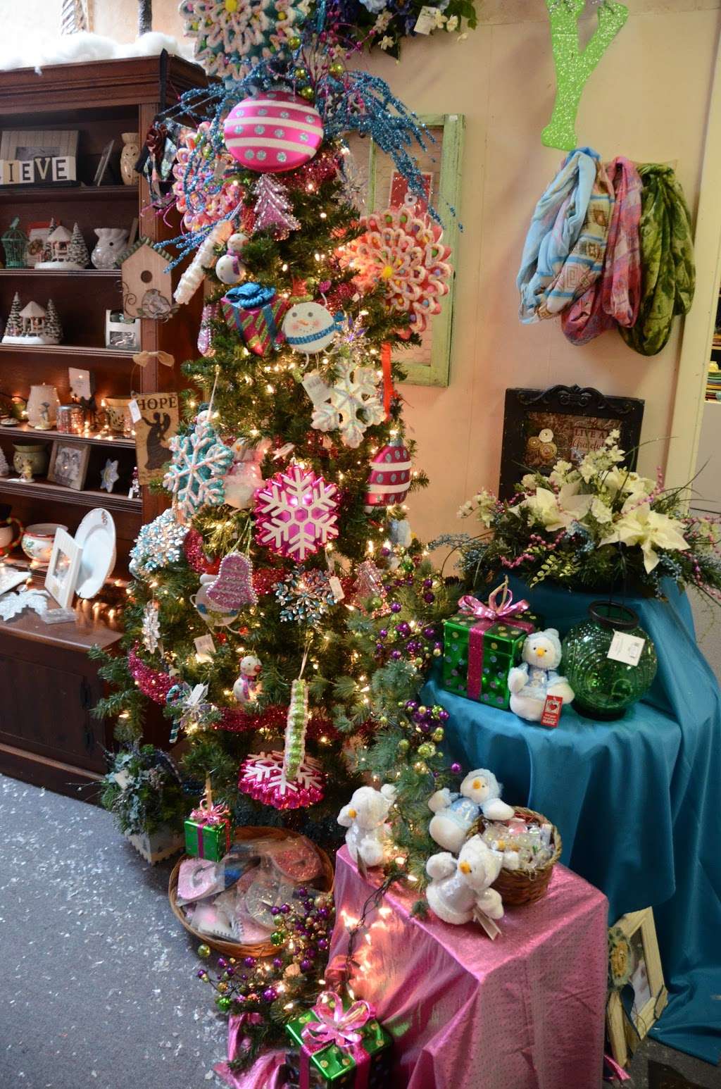 Country Color Floral & Gifts | 104 S Bill St, Francesville, IN 47946 | Phone: (219) 567-9517