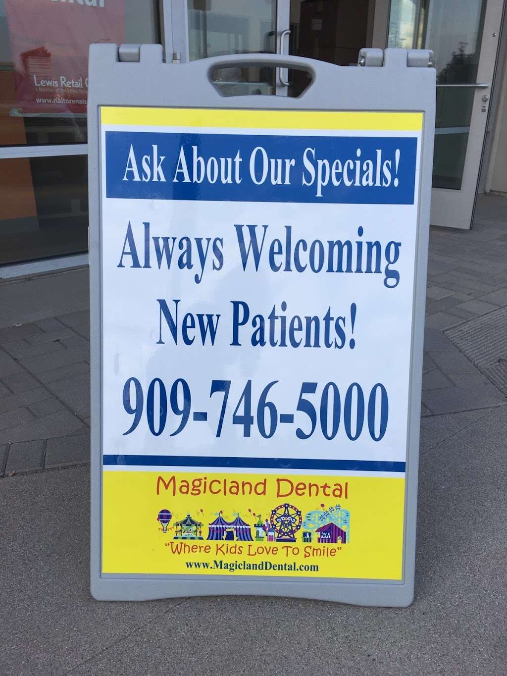 Magicland Dental of Rialto | 1205 W Renaissance Pkwy Unit 240, Rialto, CA 92376, USA | Phone: (909) 746-5000