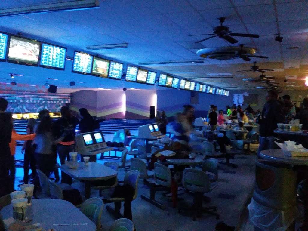 Caseys Lanes | 610 Colfax Ave, La Porte, IN 46350, USA | Phone: (219) 362-1571