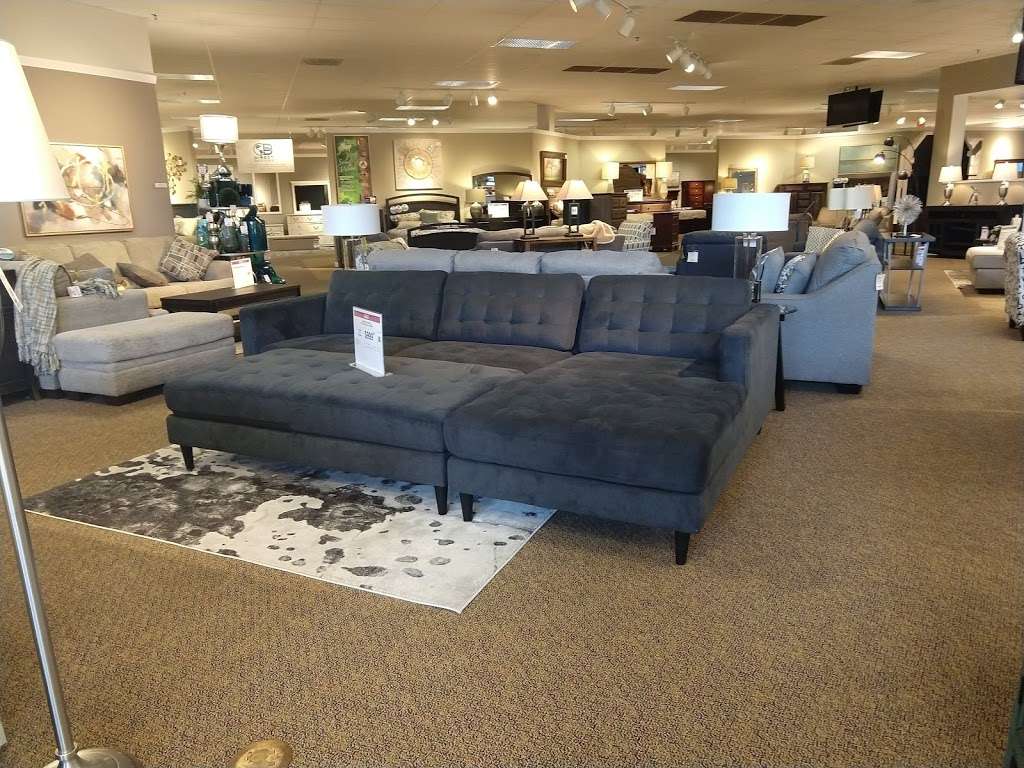 Steinhafels Furniture | 7001 118th Ave, Kenosha, WI 53142, USA | Phone: (262) 857-2100