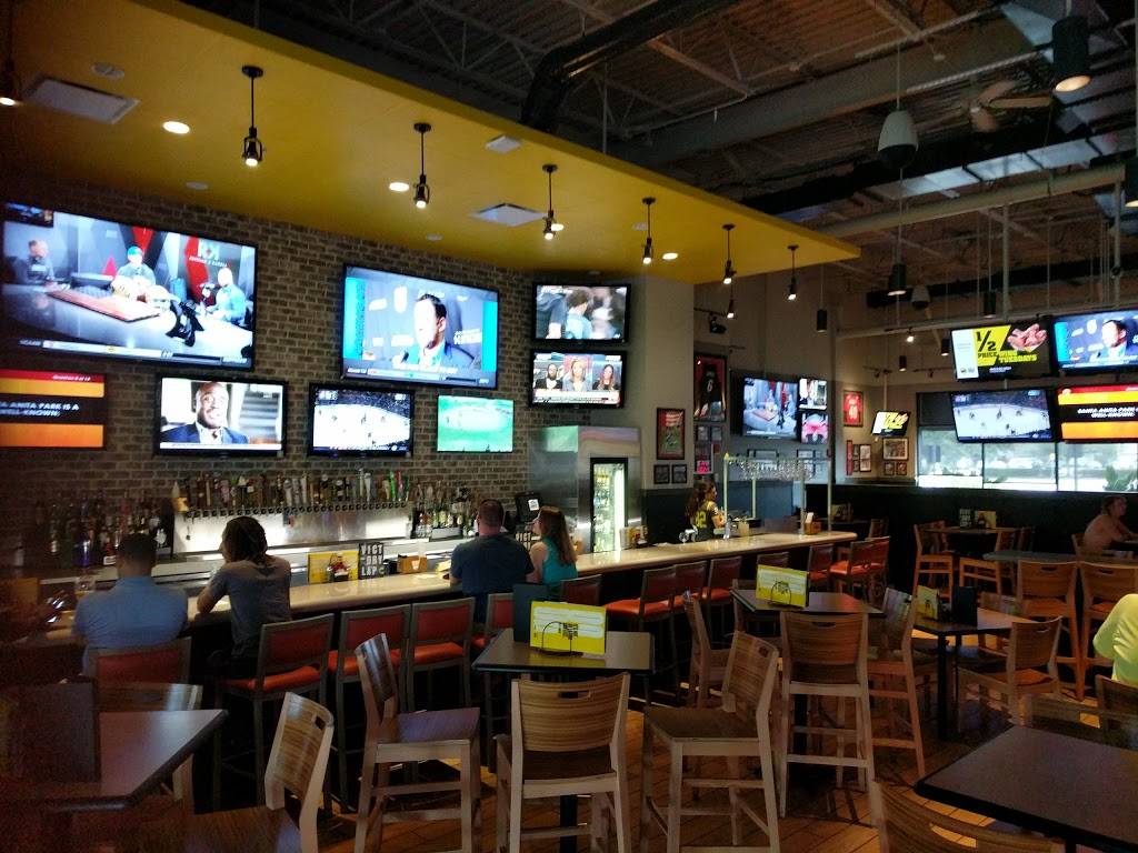 Buffalo Wild Wings | 2055 Badlands Dr, Brandon, FL 33511, USA | Phone: (813) 571-1045