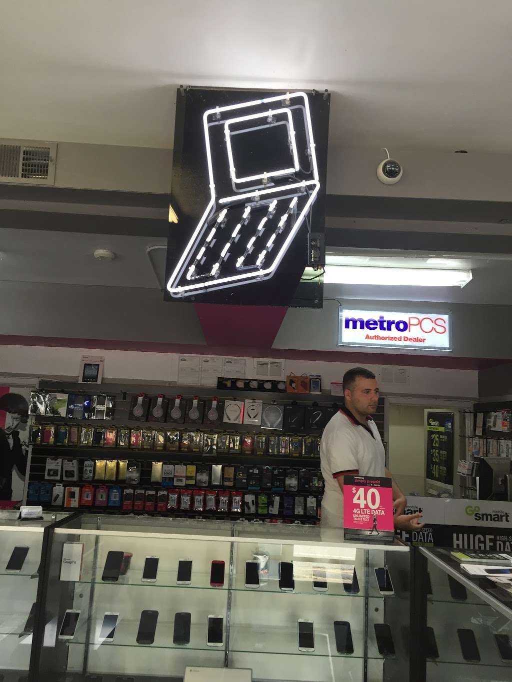 Metro by T-Mobile | 2250 Central Ave, Lake Station, IN 46405 | Phone: (219) 963-6217