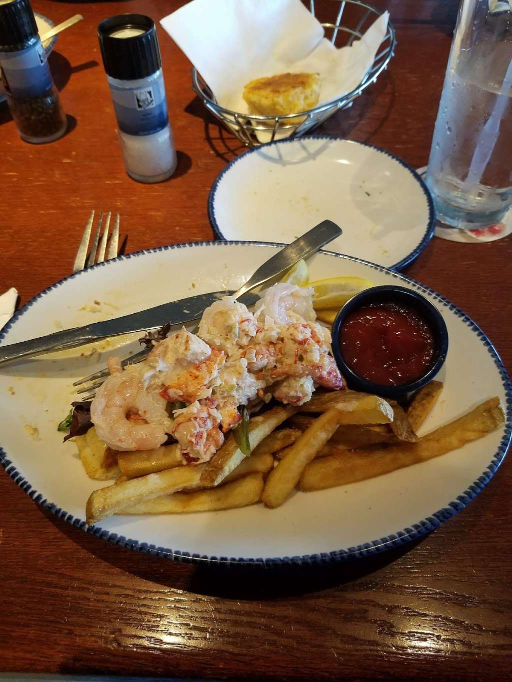 Red Lobster | 450 NW Barry Rd, Kansas City, MO 64155, USA | Phone: (816) 468-6116