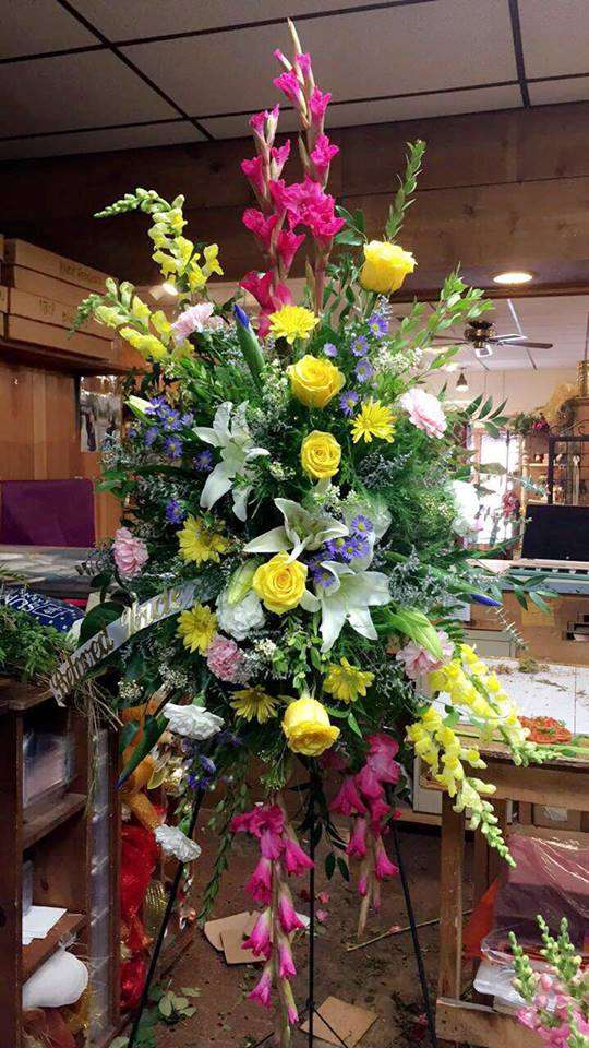 Silver leaf Florist and Boutique | 217 E Culver Rd, Knox, IN 46534, USA | Phone: (574) 772-4005