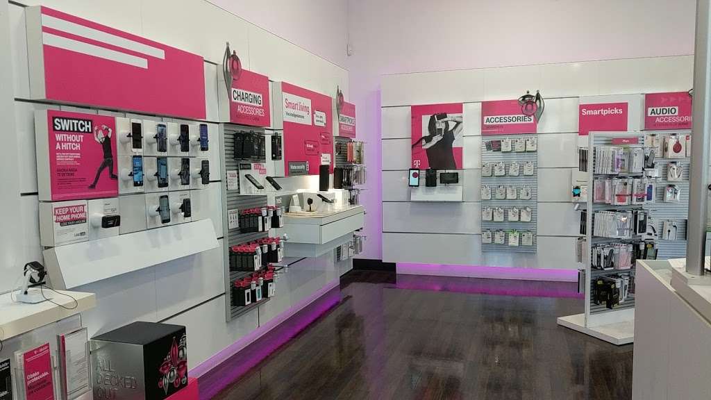 T-Mobile | 8720 Garfield Ave #105, South Gate, CA 90280, USA | Phone: (562) 806-4661