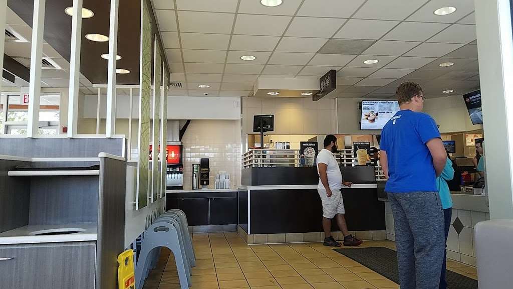 McDonalds | 704 E Main St, Genoa, IL 60135, USA | Phone: (815) 784-8584