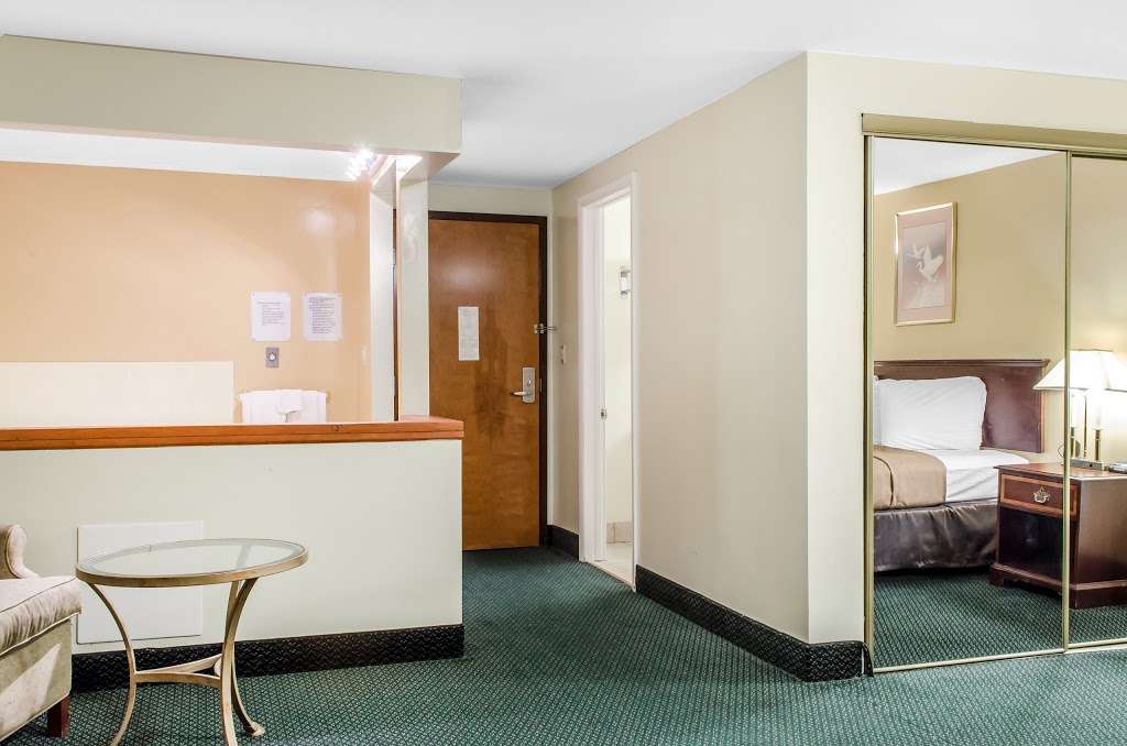 Econo Lodge Inn & Suites | 2031 N Reading Rd, Denver, PA 17517, USA | Phone: (717) 336-7000