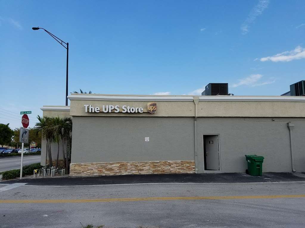 The UPS Store | 300 E W Oakland Park Blvd, Wilton Manors, FL 33334, USA | Phone: (954) 358-2800