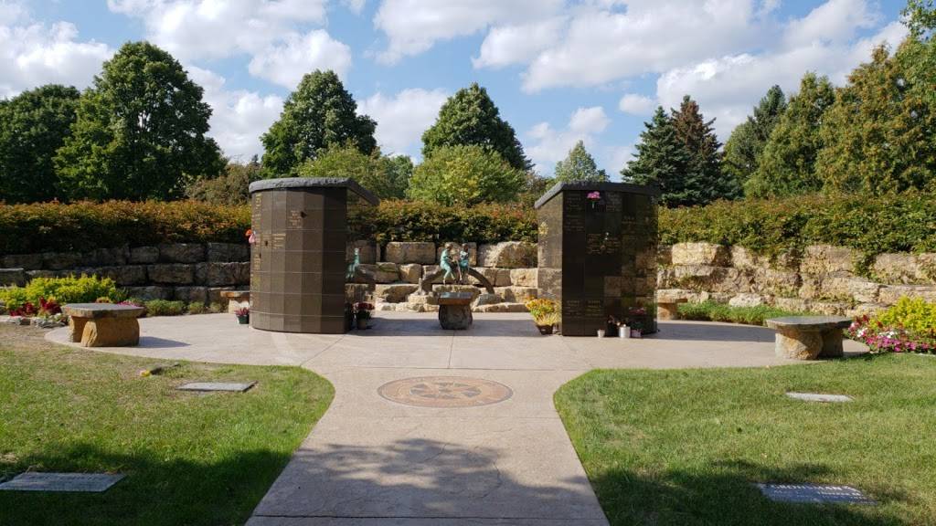 Roselawn Cemetery | 803 Larpenteur Ave W, Roseville, MN 55113, USA | Phone: (651) 489-1720