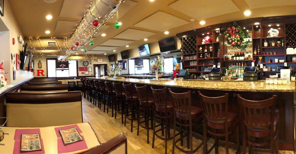 Strawberrys Pub & Pizza | 110 Amboy Ave, Woodbridge Township, NJ 07095 | Phone: (732) 634-3131