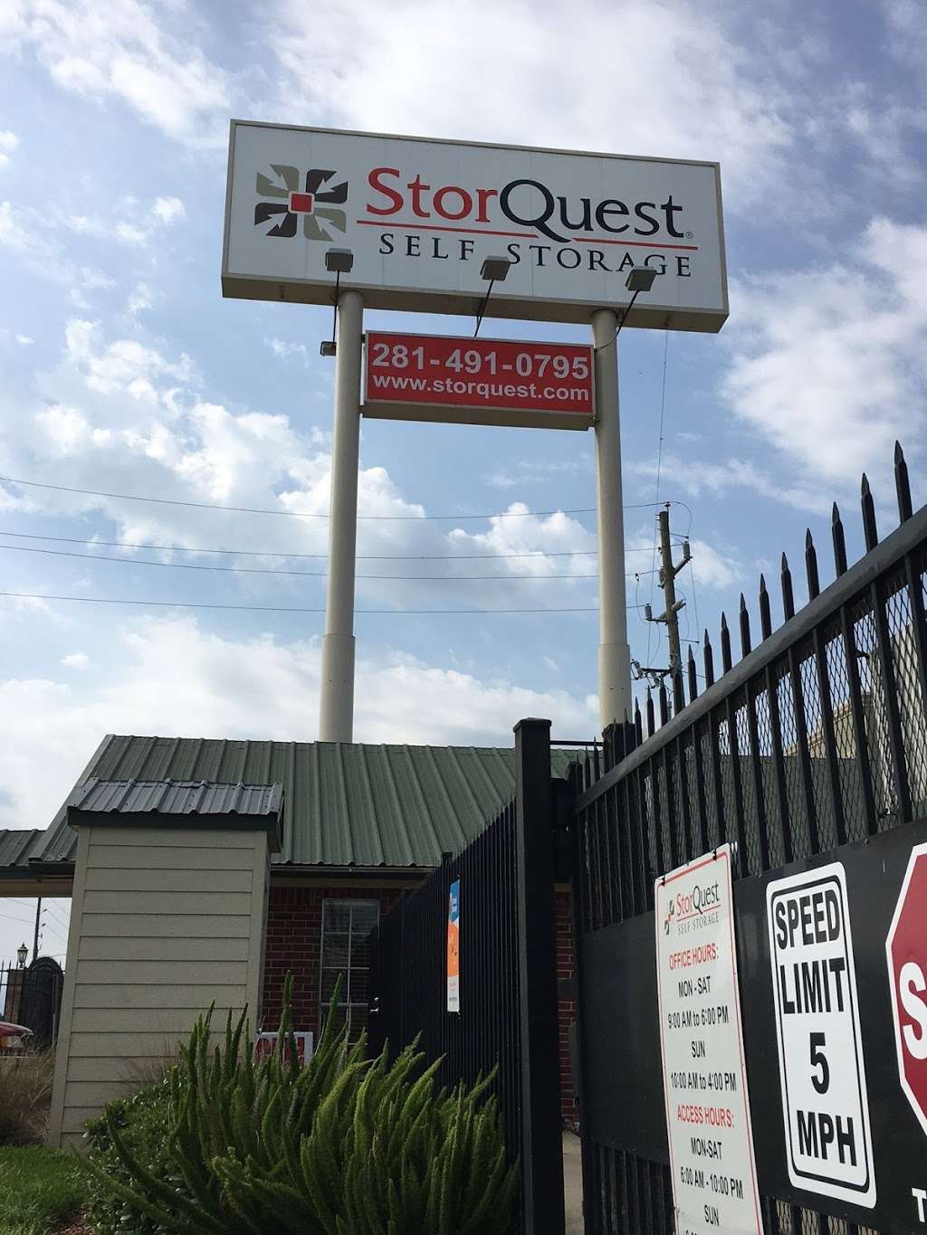 StorQuest Self Storage | 420 Sartartia Rd, Sugar Land, TX 77479 | Phone: (281) 573-0307