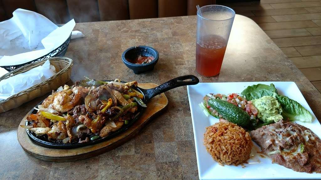 Chapala Mexican Restaurant | 245 S 10th St, Santa Paula, CA 93060, USA | Phone: (805) 525-2813