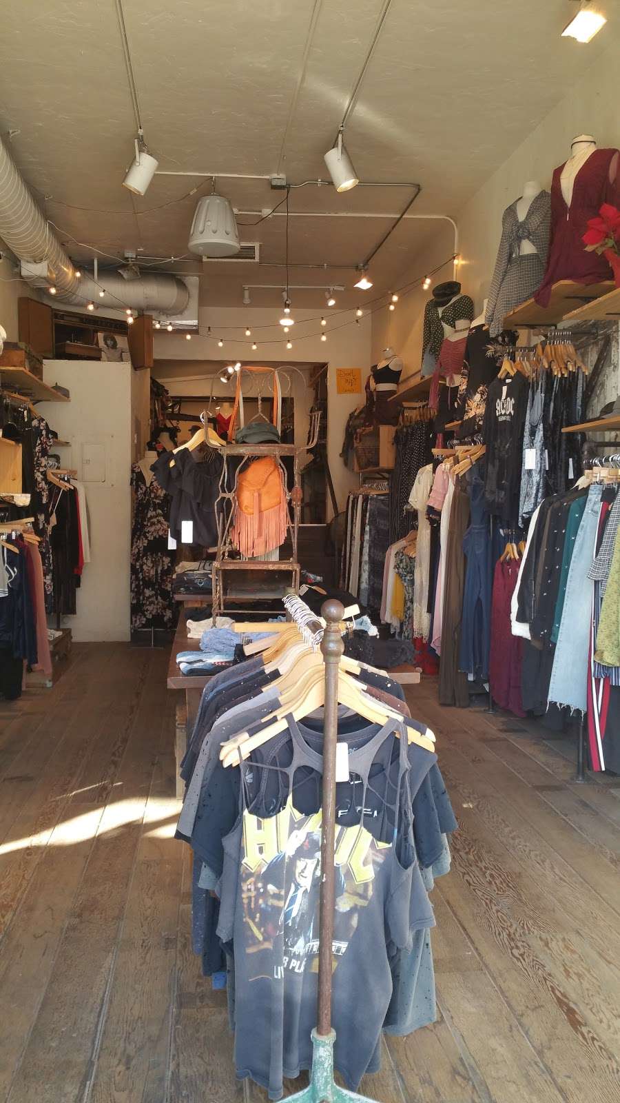 Timeless Boutique | 7513 Melrose Ave, Los Angeles, CA 90046, USA | Phone: (323) 655-2133