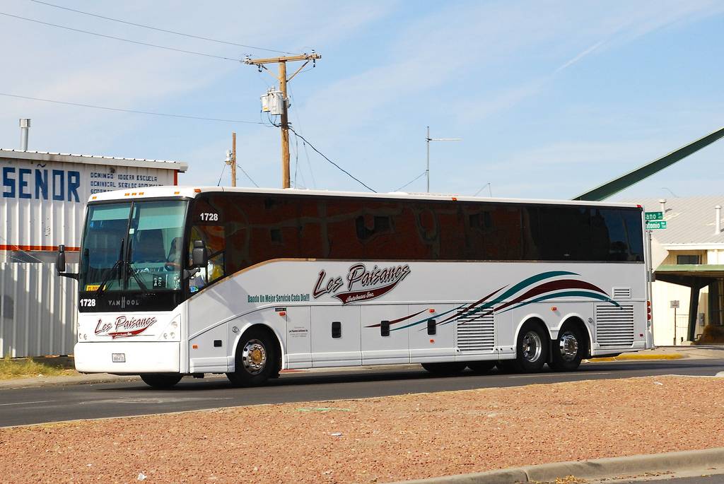 Autobuses Los Paisanos | 2210 Somerset St, Wichita, KS 67204, USA | Phone: (316) 831-0817