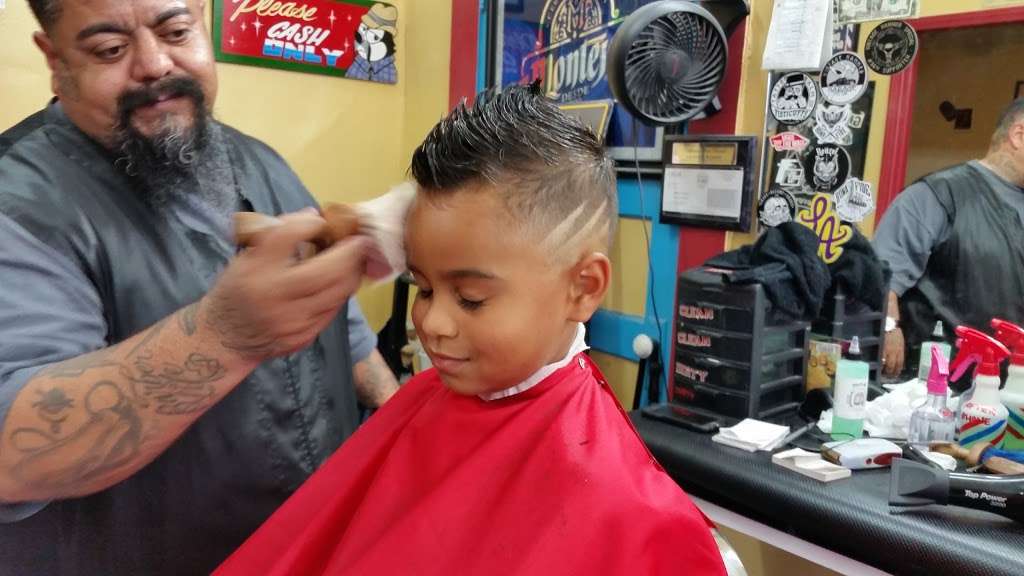 Aguileras Barbershop | 4207 Maycrest Ave, Los Angeles, CA 90032, USA | Phone: (323) 223-4728