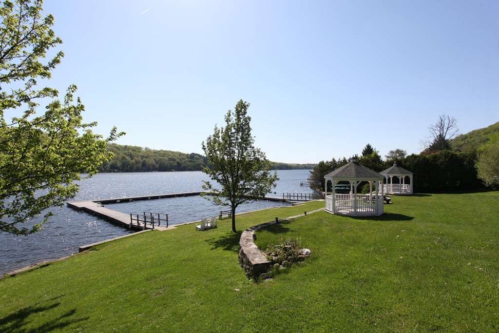 Cheryl Finley Candlewood Lake Real Estate | 145 Pine Hill Rd, New Fairfield, CT 06812, USA | Phone: (203) 948-5607