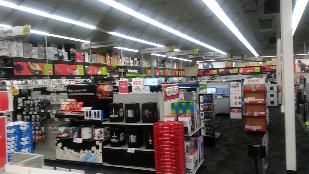 Staples | 280 W Lake Mead Pkwy, Henderson, NV 89015, USA | Phone: (702) 558-0319