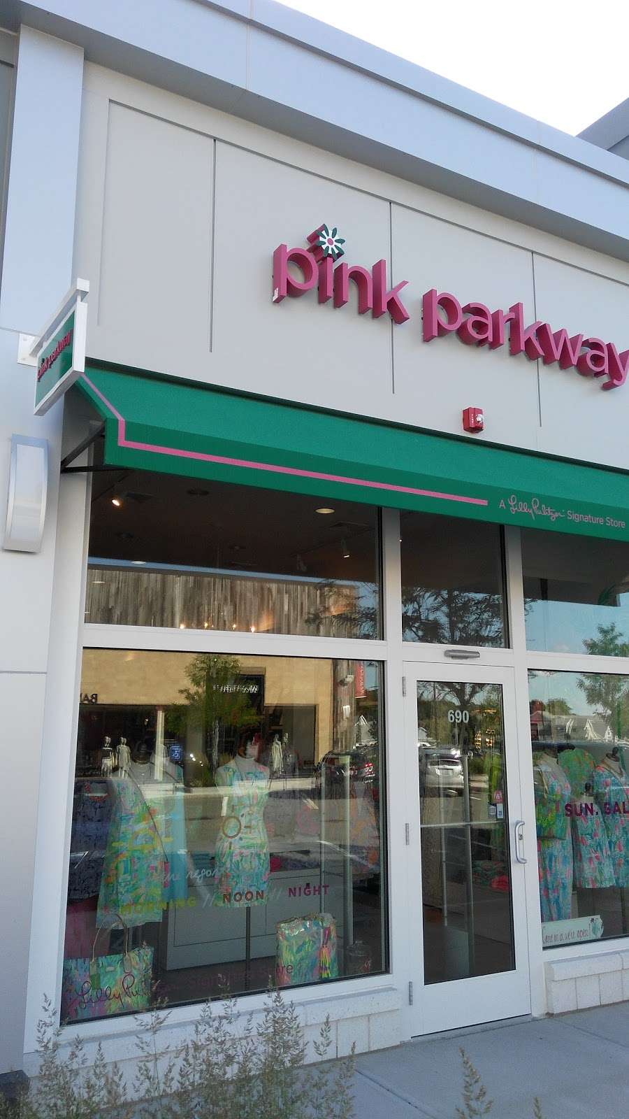 Pink Parkway | 690 Market St, Lynnfield, MA 01940, USA | Phone: (781) 342-5449