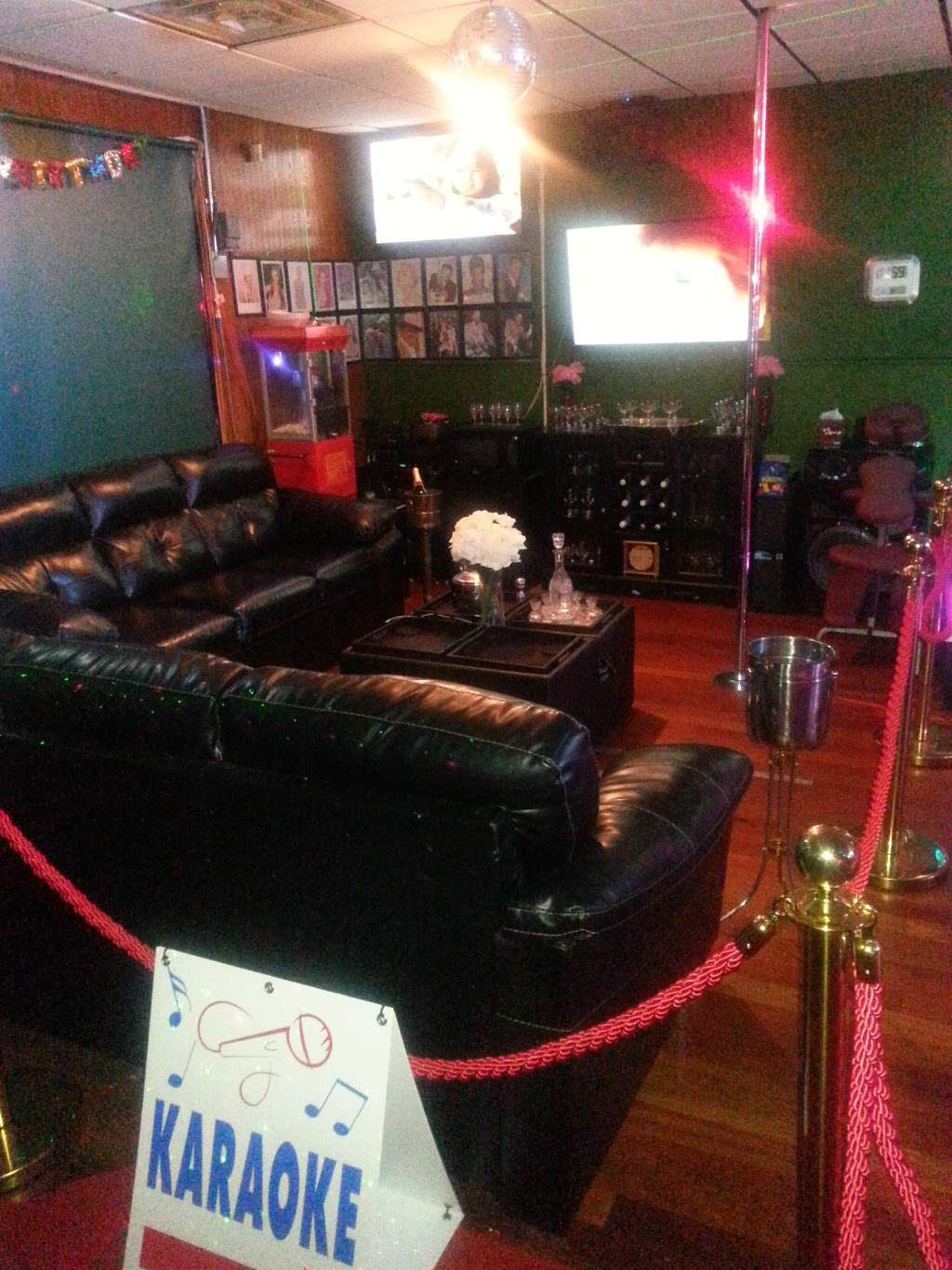 As Karaoke Bar | 8751 N Milwaukee Ave, Niles, IL 60714 | Phone: (224) 534-7158