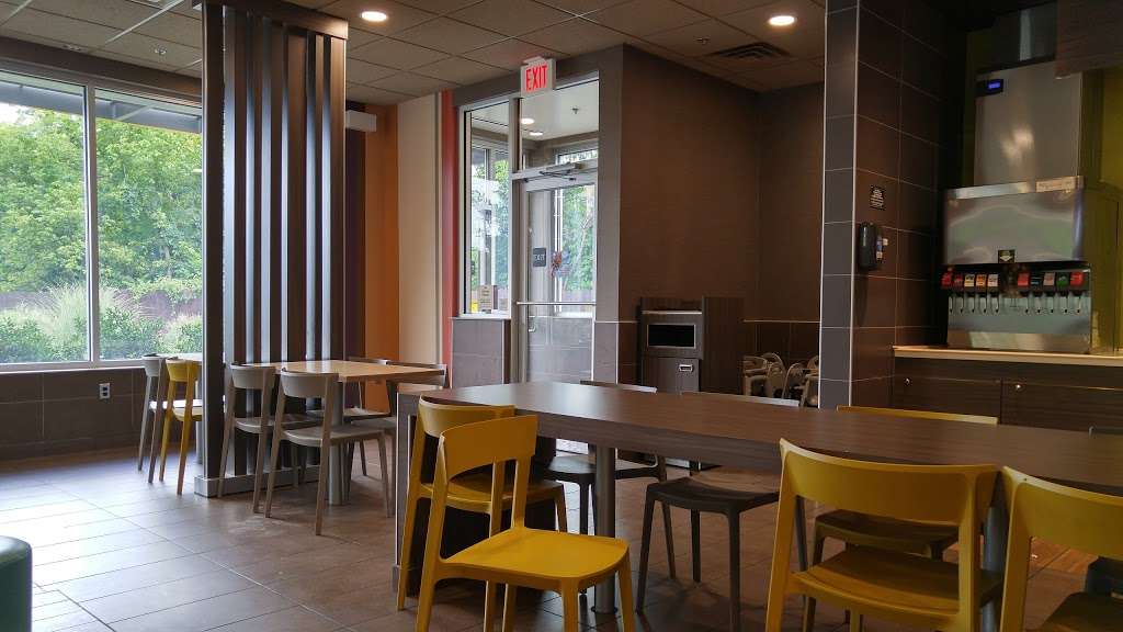 McDonalds | 6131 Martin Luther King Jr Hwy, Seat Pleasant, MD 20743, USA | Phone: (301) 925-4563