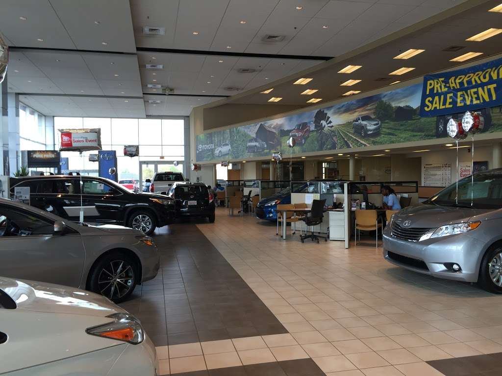 Toyota of Merrillville | 4450 E Lincoln Hwy, Merrillville, IN 46410 | Phone: (219) 947-3325