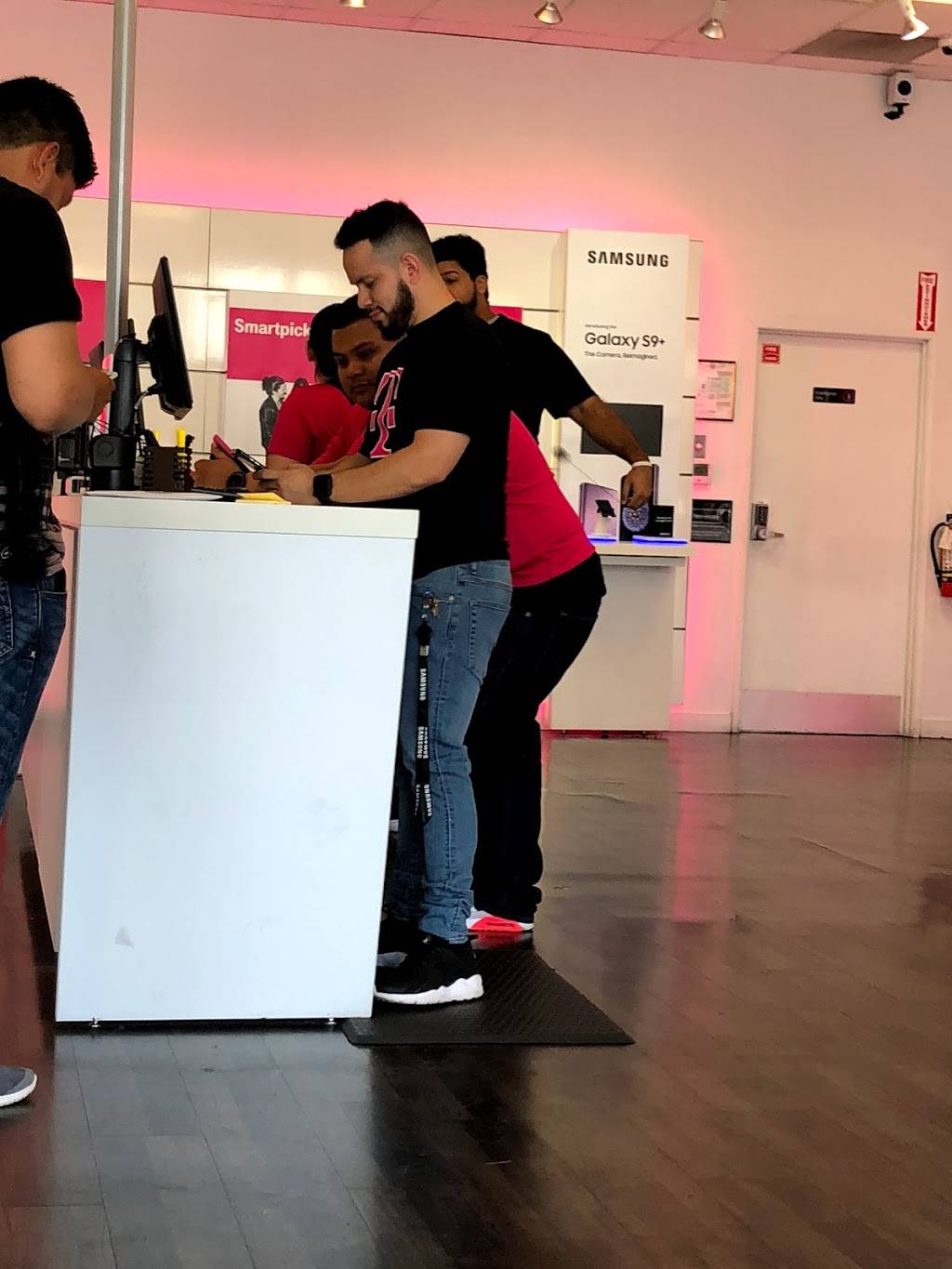 T-Mobile | 105 W Century Blvd #101, Los Angeles, CA 90003, USA | Phone: (323) 754-0100