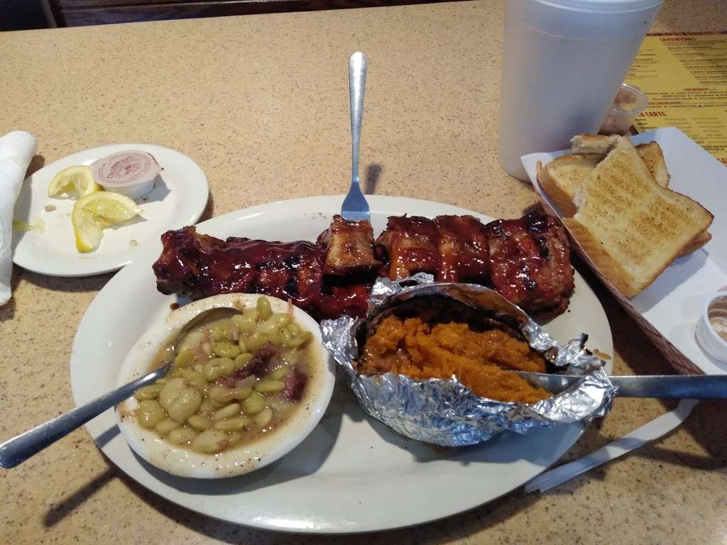 Oakwood Smokehouse | 860 US-441, Lady Lake, FL 32159, USA | Phone: (352) 751-5640