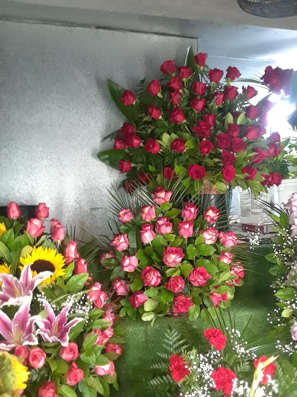 Evergreen Florist | 3000 E 1st St, Los Angeles, CA 90063, USA | Phone: (323) 272-7890