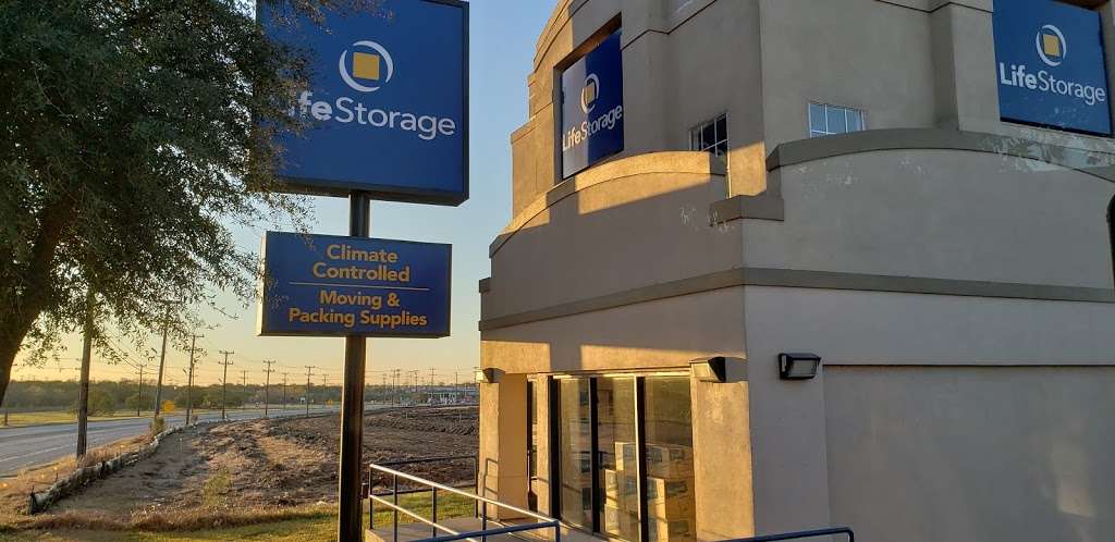 Life Storage | 6110 Walzem Rd, San Antonio, TX 78239, USA | Phone: (210) 656-3525