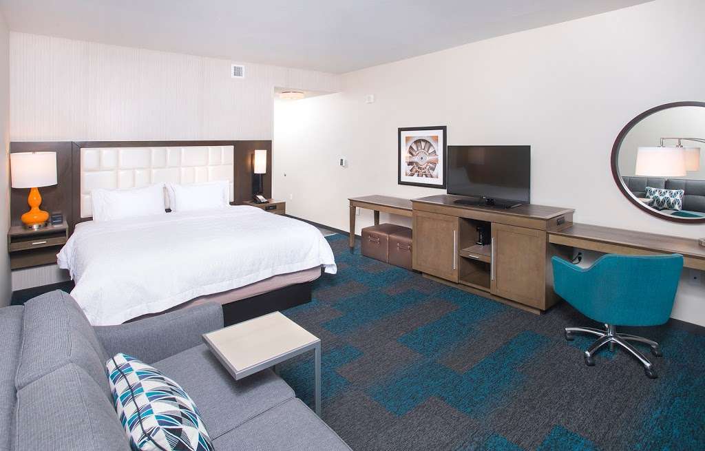 Hampton Inn & Suites LAX El Segundo | 888 North Pacific Coast Highway, El Segundo, CA 90245, USA | Phone: (310) 322-2900