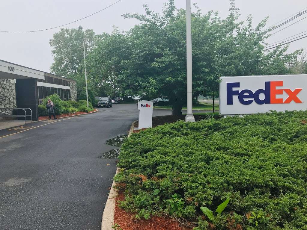 FedEx Ship Center | 100 Redneck Ave, Moonachie, NJ 07074, USA | Phone: (800) 463-3339