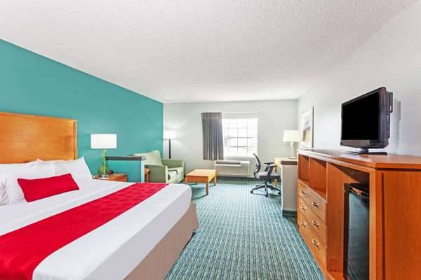 Ramada by Wyndham Louisville Expo Center | 2912 Crittenden Dr, Louisville, KY 40209, USA | Phone: (502) 694-4675