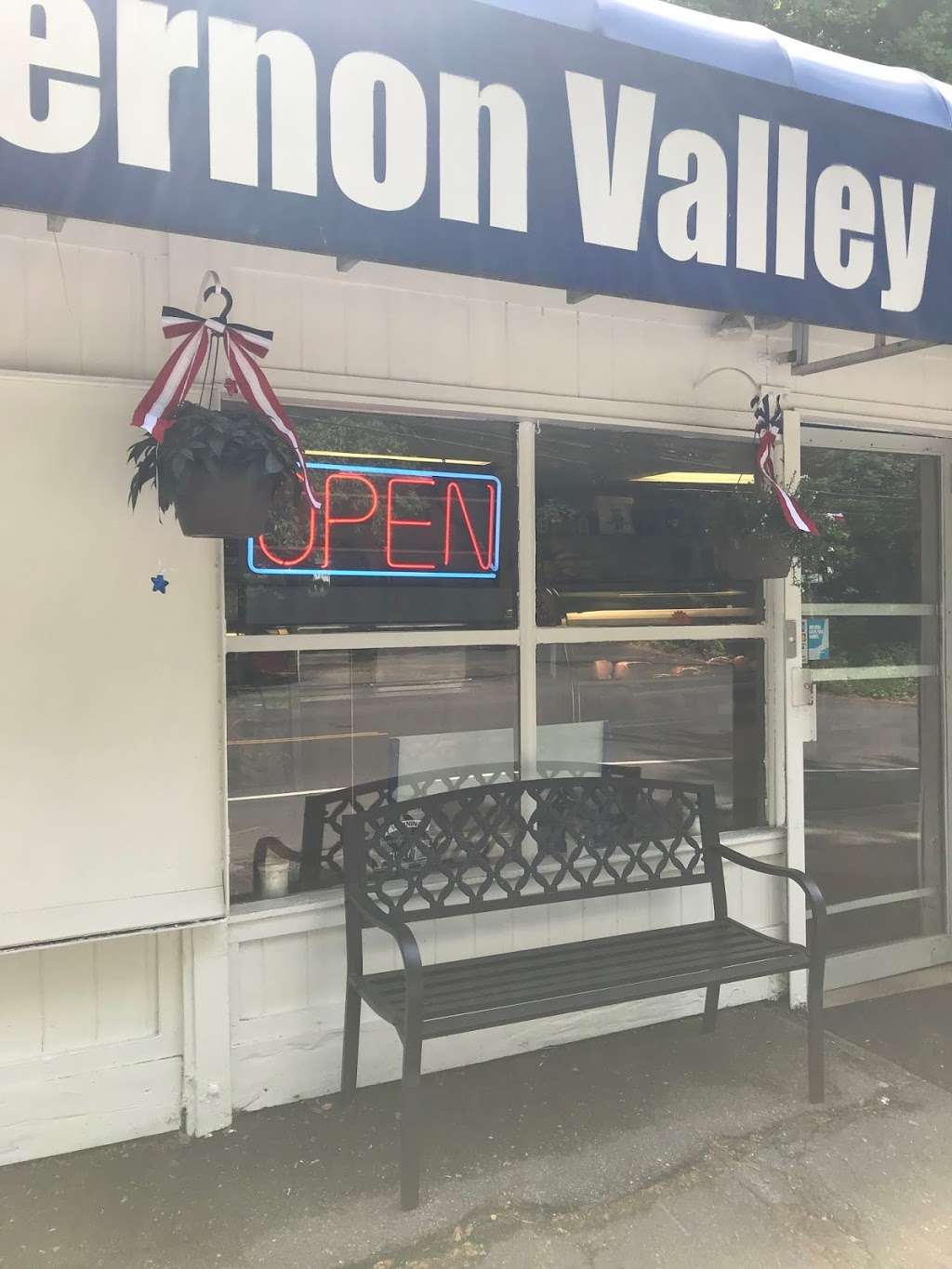 Scotts Vernon Valley Deli | 147 Vernon Valley Rd, East Northport, NY 11731, USA | Phone: (631) 261-1994