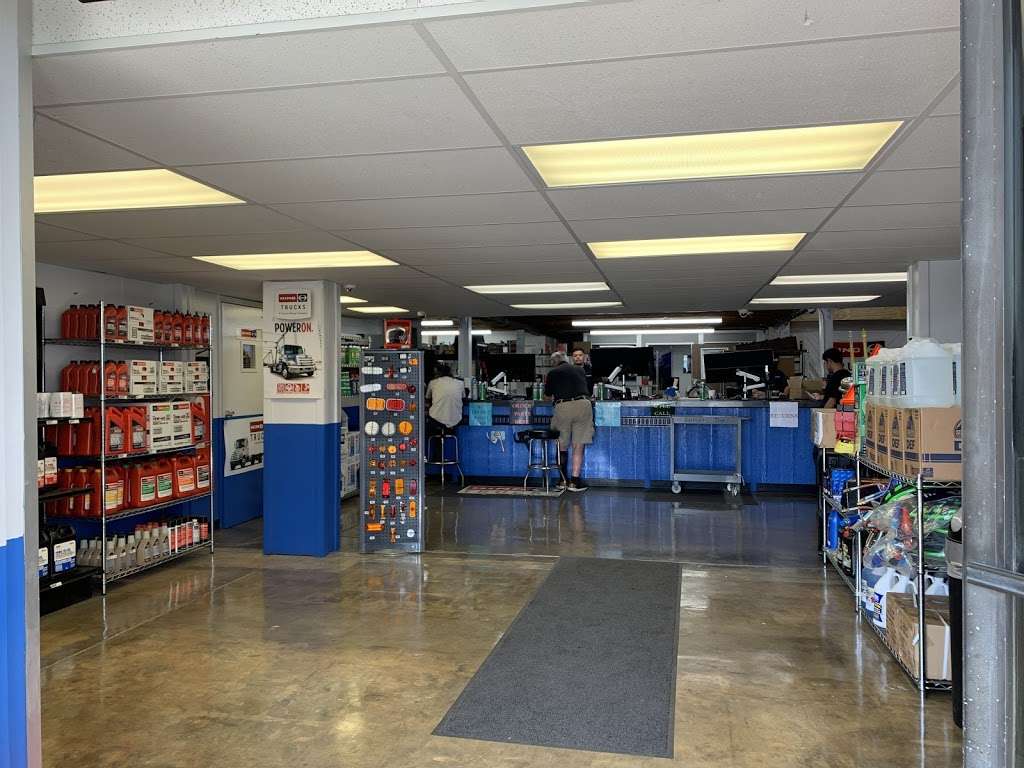 Toms Truck Center - Los Angeles | 13443 Freeway Dr, Santa Fe Springs, CA 90670 | Phone: (562) 921-1411