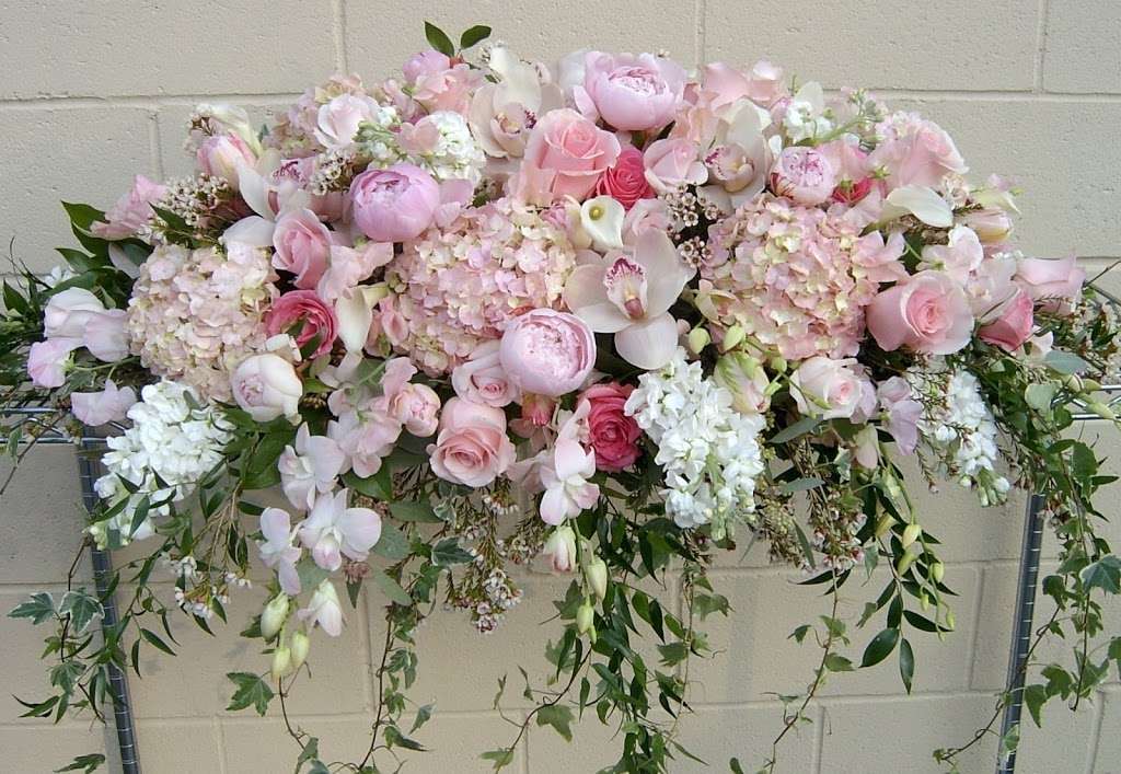 Merriweathers Flowers | 686 Broadway #2, Raynham, MA 02767, USA | Phone: (508) 824-4262