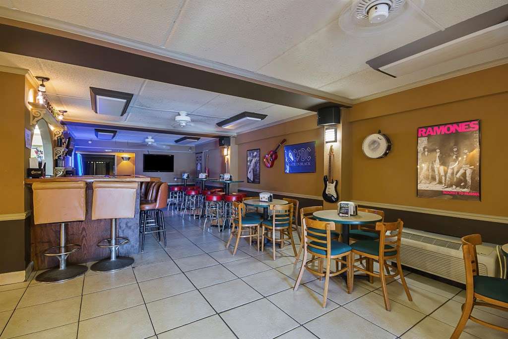 Americas Best Value Inn & Suites Melbourne | 4431 W New Haven Ave, Melbourne, FL 32904, USA | Phone: (321) 768-8439