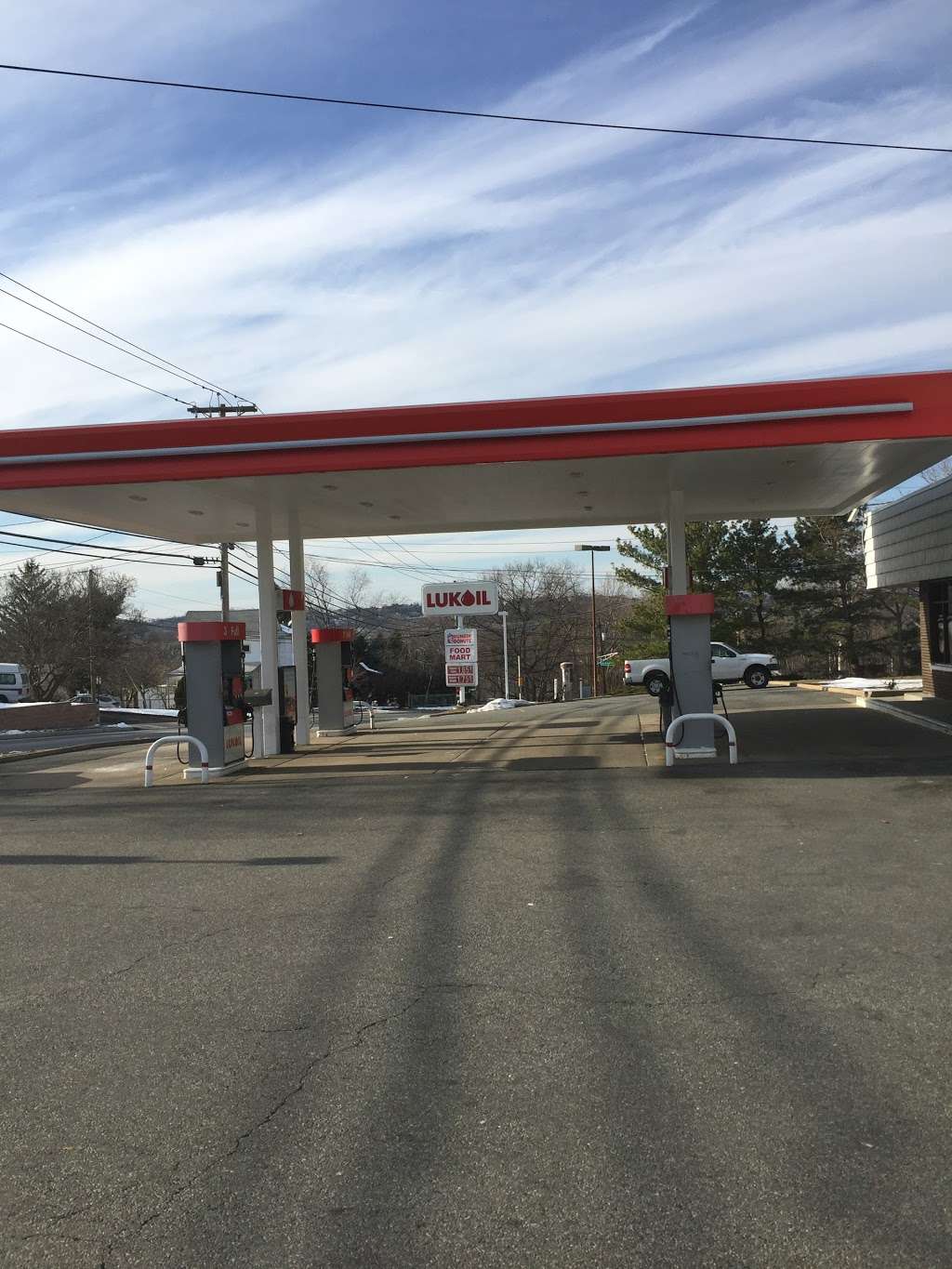 LUKOIL Alfaouri Mart & Gas | 185 Squirrelwood Rd, Woodland Park, NJ 07424, USA | Phone: (973) 278-7337