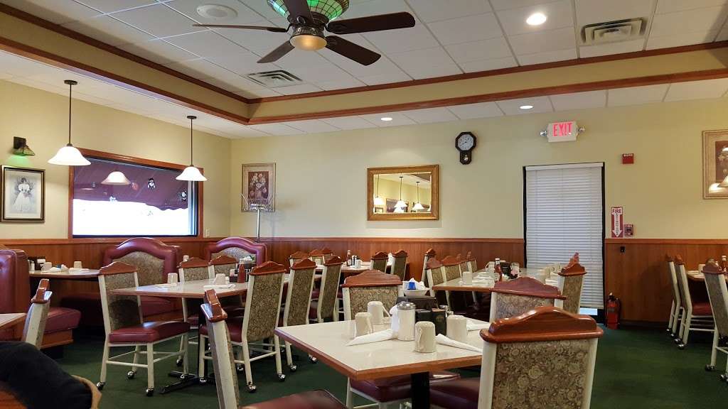 The Family Table Restaurant | 101 N Jefferson St, Watseka, IL 60970, USA | Phone: (815) 432-2727