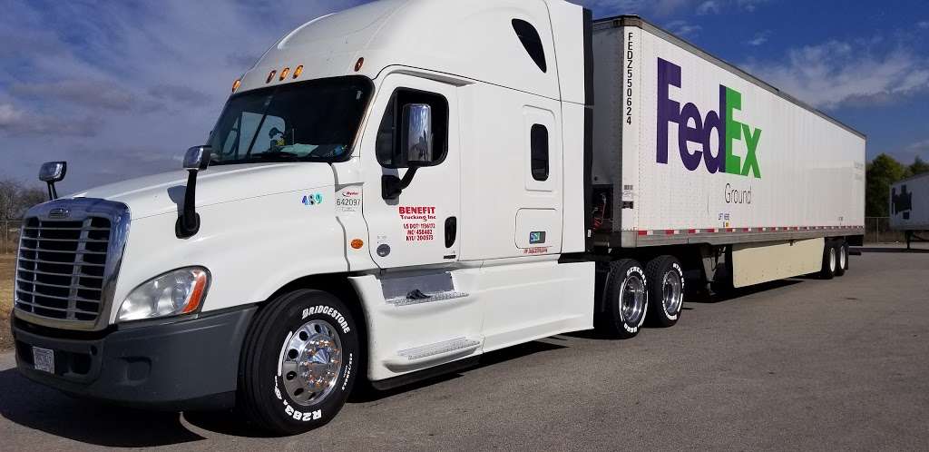 FedEx Ground - moving company  | Photo 6 of 7 | Address: 920 W Taylor Rd, Romeoville, IL 60446, USA | Phone: (800) 463-3339